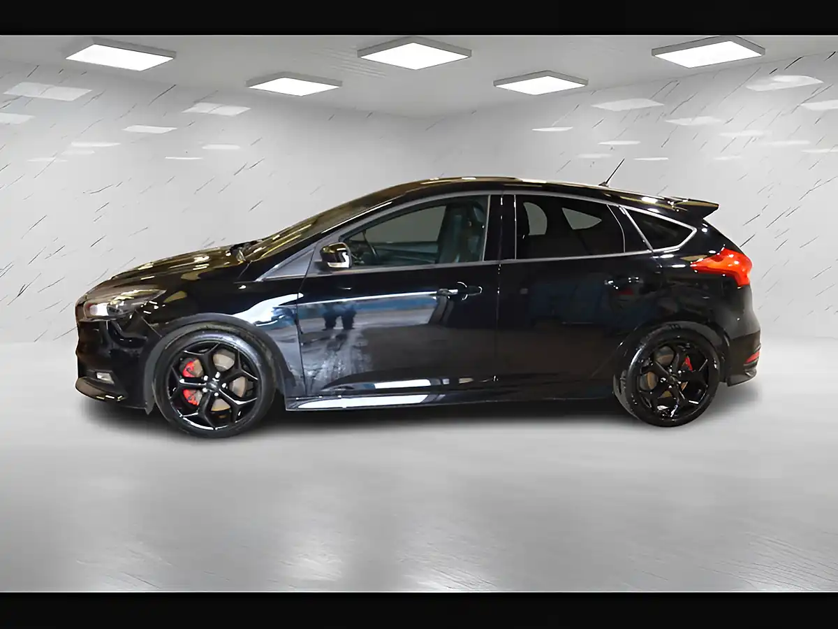 Used 2017 Ford Focus ST-3 Black - Interior and Exterior details 5