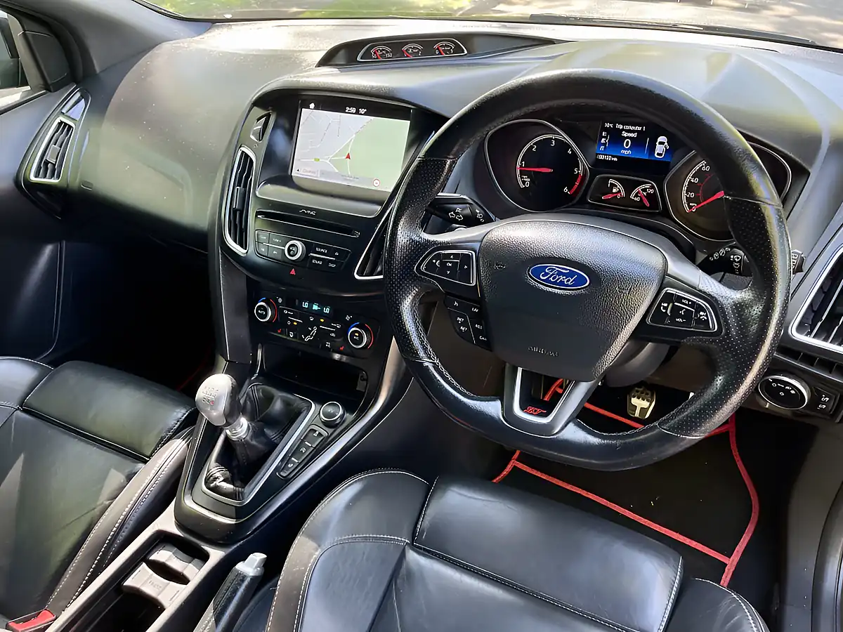 Used 2017 Ford Focus ST-3 Black - Interior and Exterior details 17
