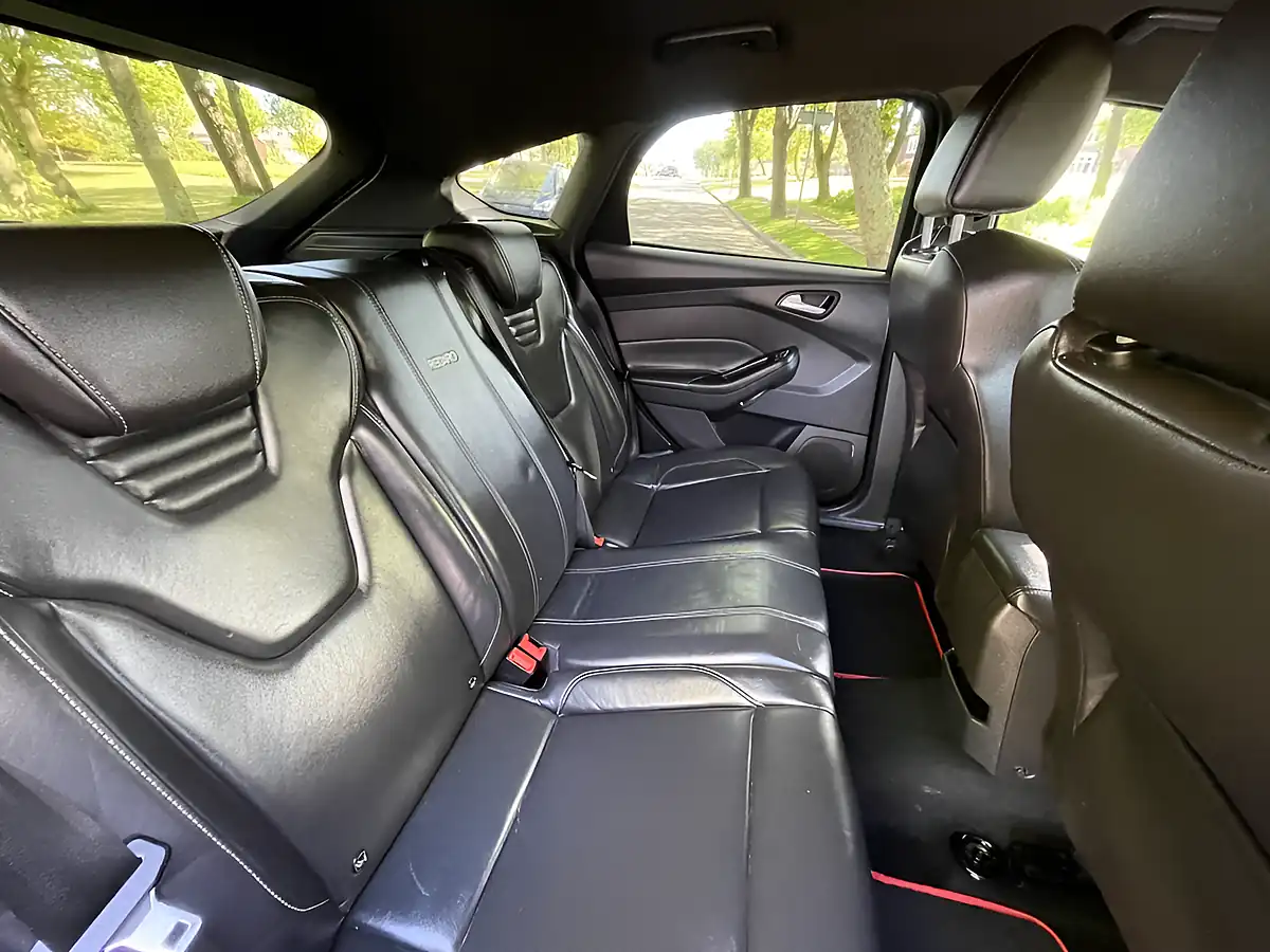 Used 2017 Ford Focus ST-3 Black - Interior and Exterior details 19