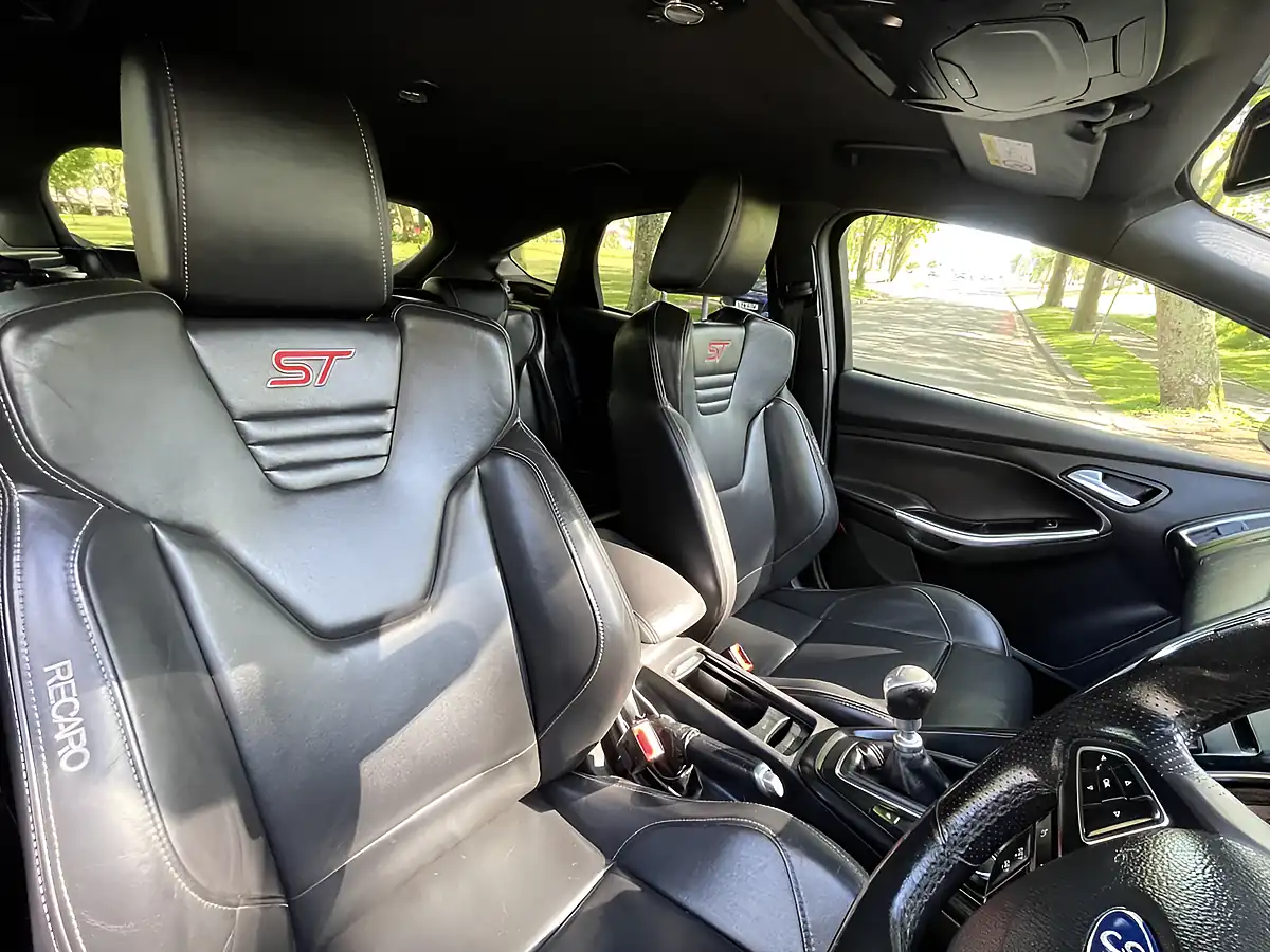 Used 2017 Ford Focus ST-3 Black - Interior and Exterior details 20