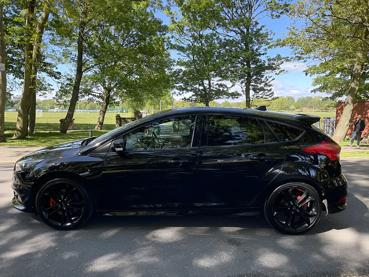 Used 2017 Ford Focus ST-3 Black - Interior and Exterior details 6
