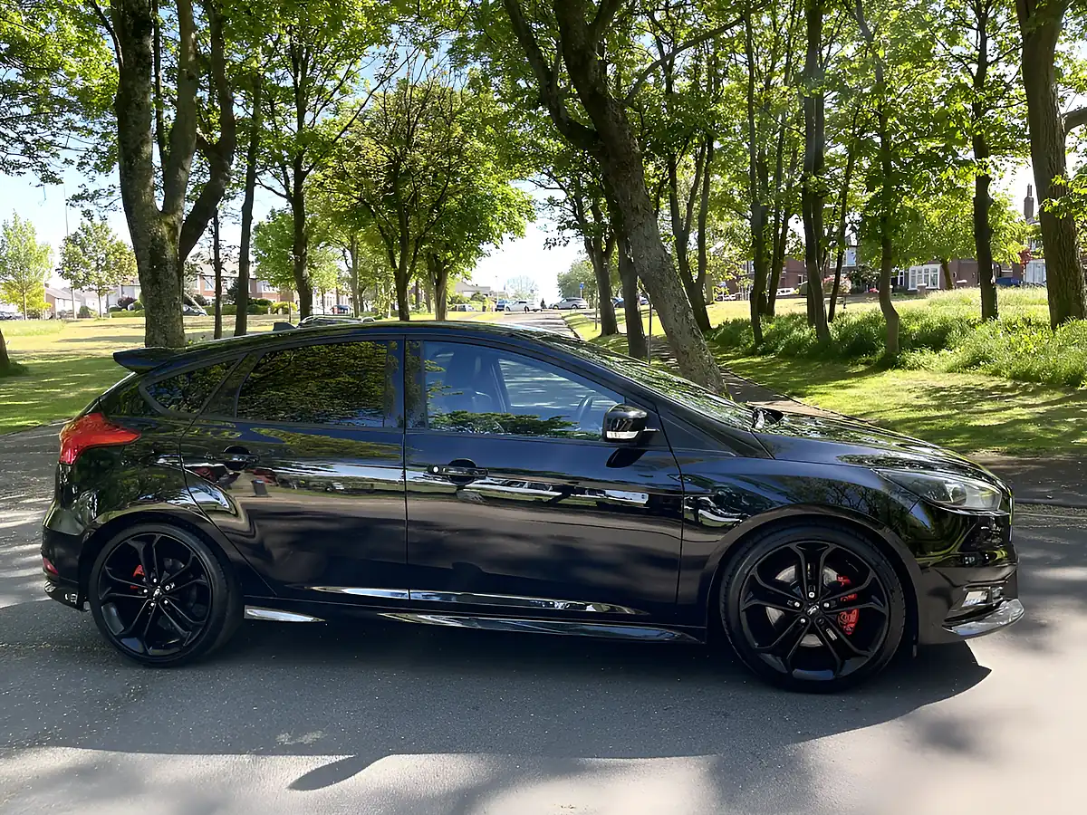 Used 2017 Ford Focus ST-3 Black - Interior and Exterior details 7