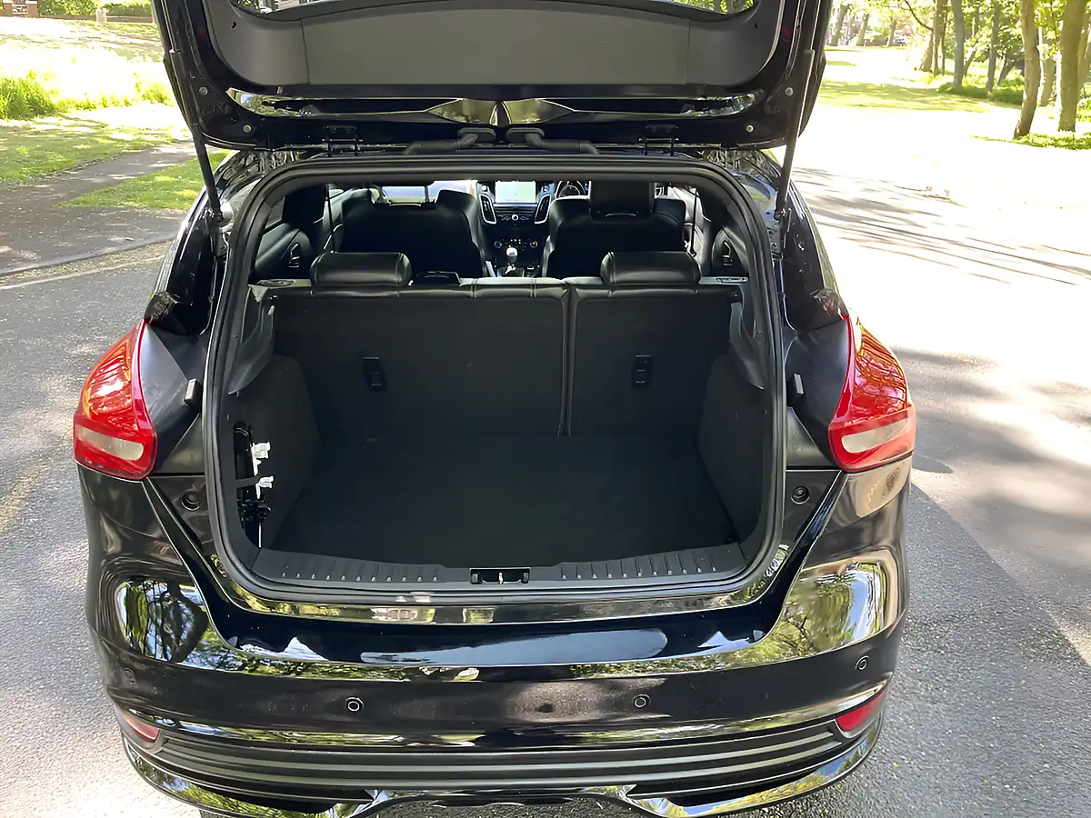 Used 2017 Ford Focus ST-3 Black - Interior and Exterior details 9