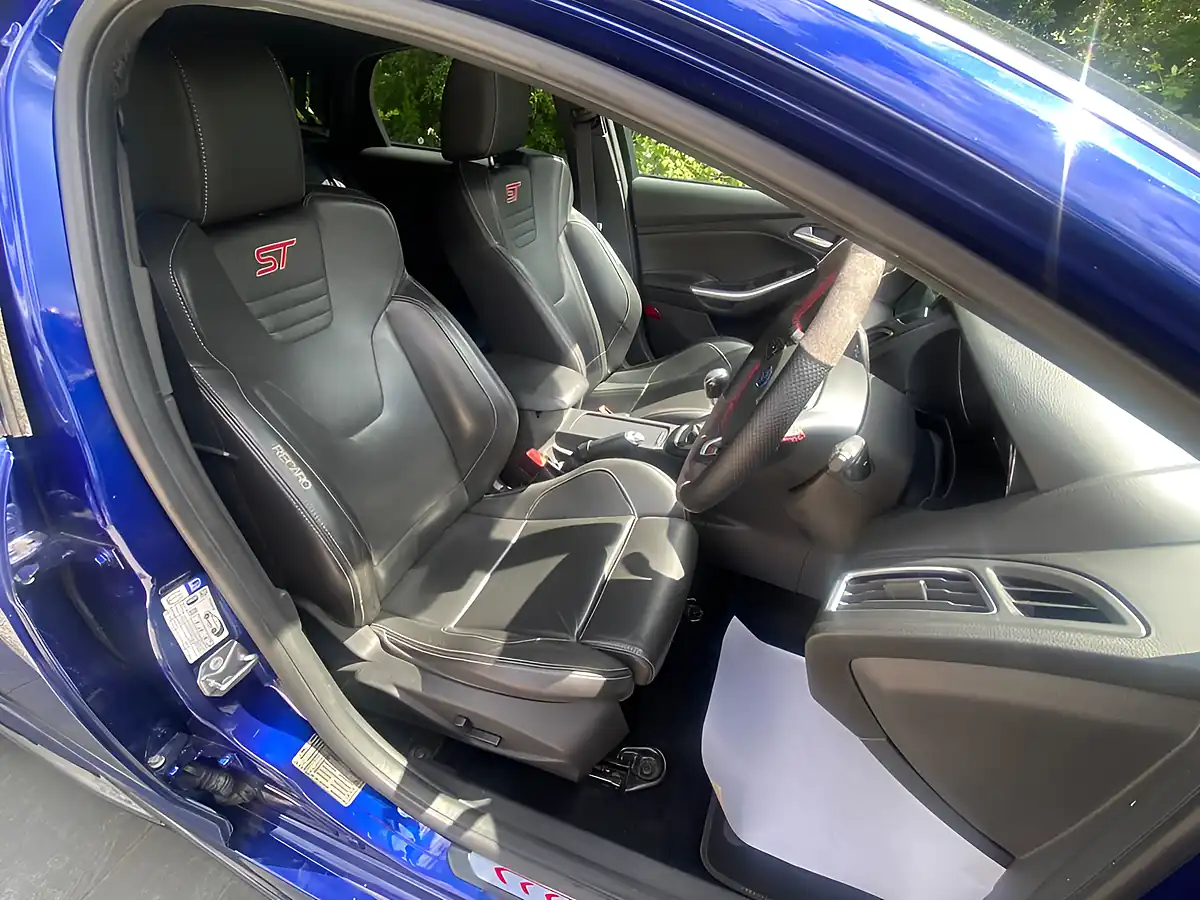 Used 2017 Ford Focus ST-3 Blue - Interior and Exterior details 10