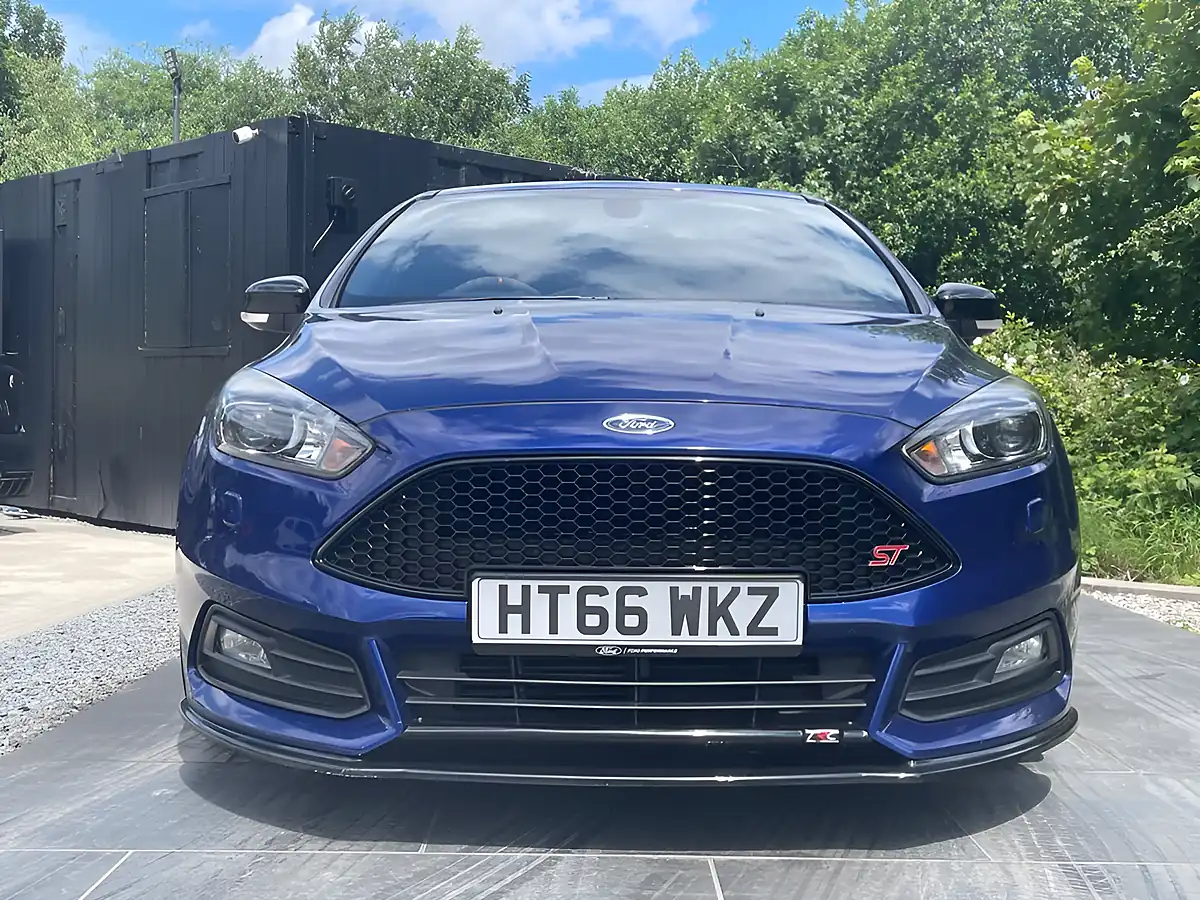 Used 2017 Ford Focus ST-3 Blue - Interior and Exterior details 17