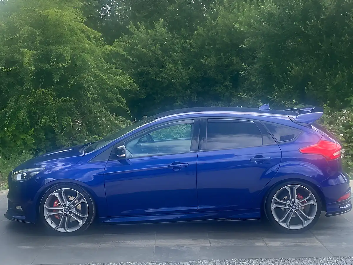 Used 2017 Ford Focus ST-3 Blue - Interior and Exterior details 19