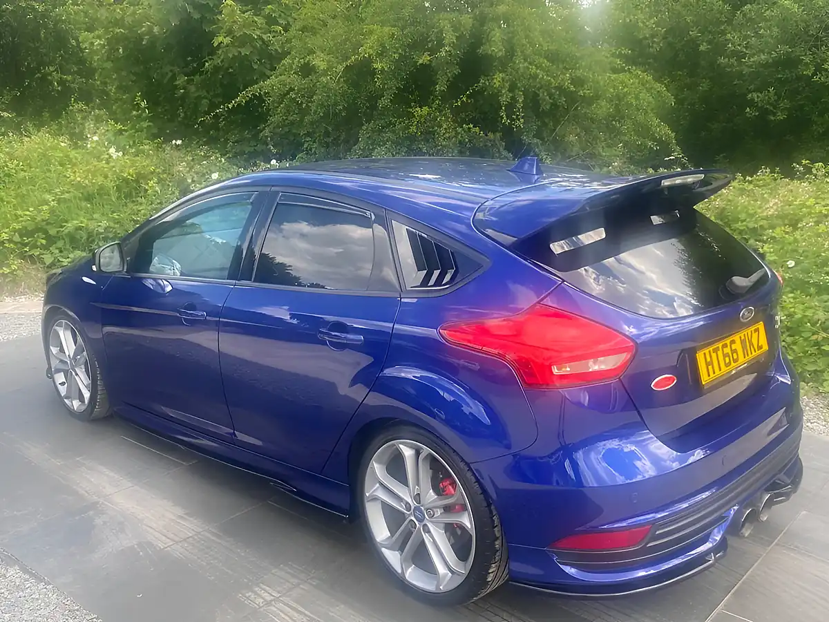 Used 2017 Ford Focus ST-3 Blue - Interior and Exterior details 9