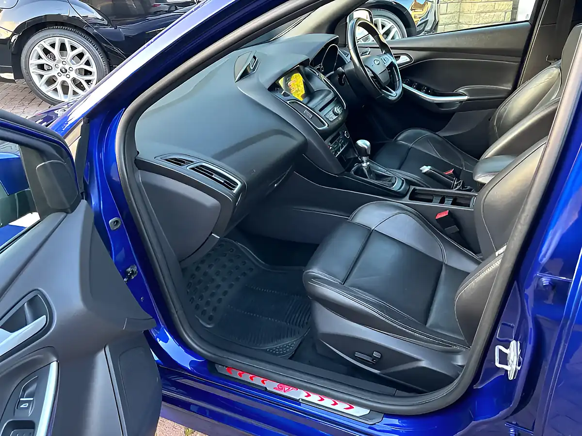 Used 2017 Ford Focus ST-3 Blue - Interior and Exterior details 12