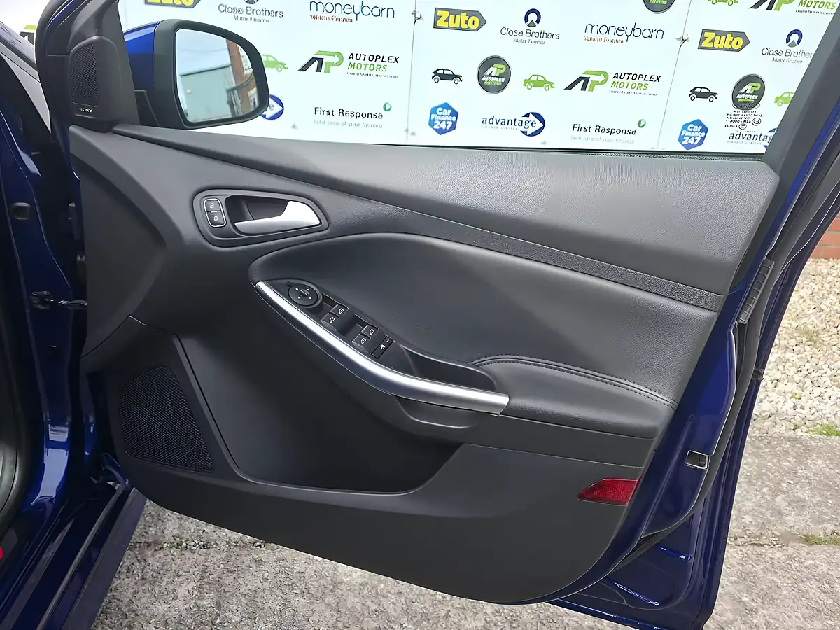 Used 2017 Ford Focus ST-3 Blue - Interior and Exterior details 19