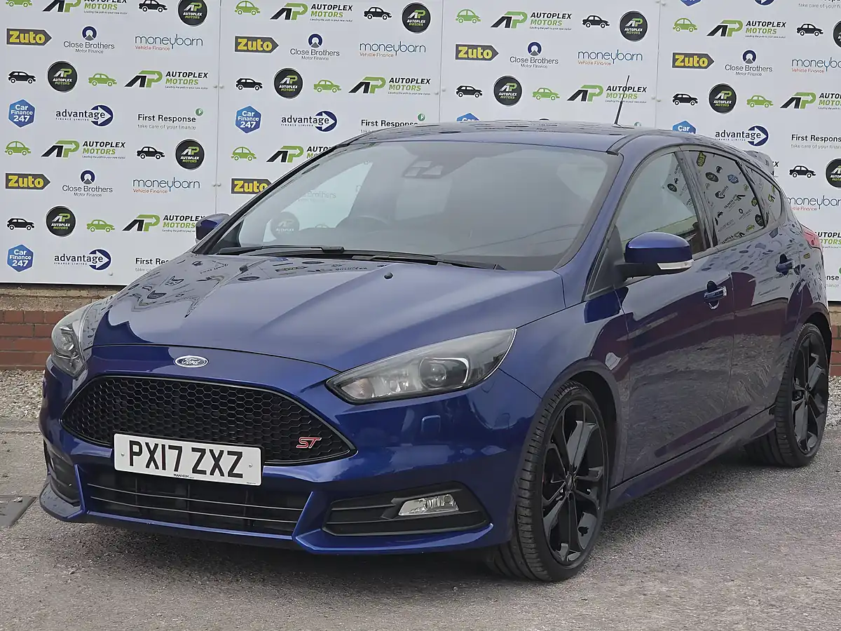 Used 2017 Ford Focus ST-3 Blue - Interior and Exterior details 6