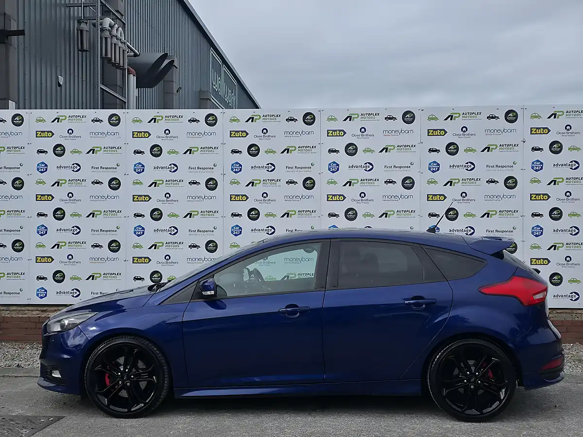 Used 2017 Ford Focus ST-3 Blue - Interior and Exterior details 8