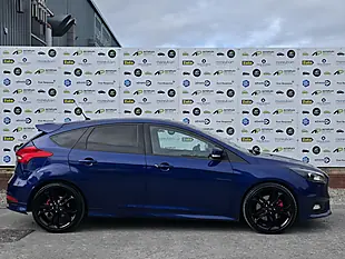 Used 2017 Ford Focus ST-3 Blue - Interior and Exterior details 9
