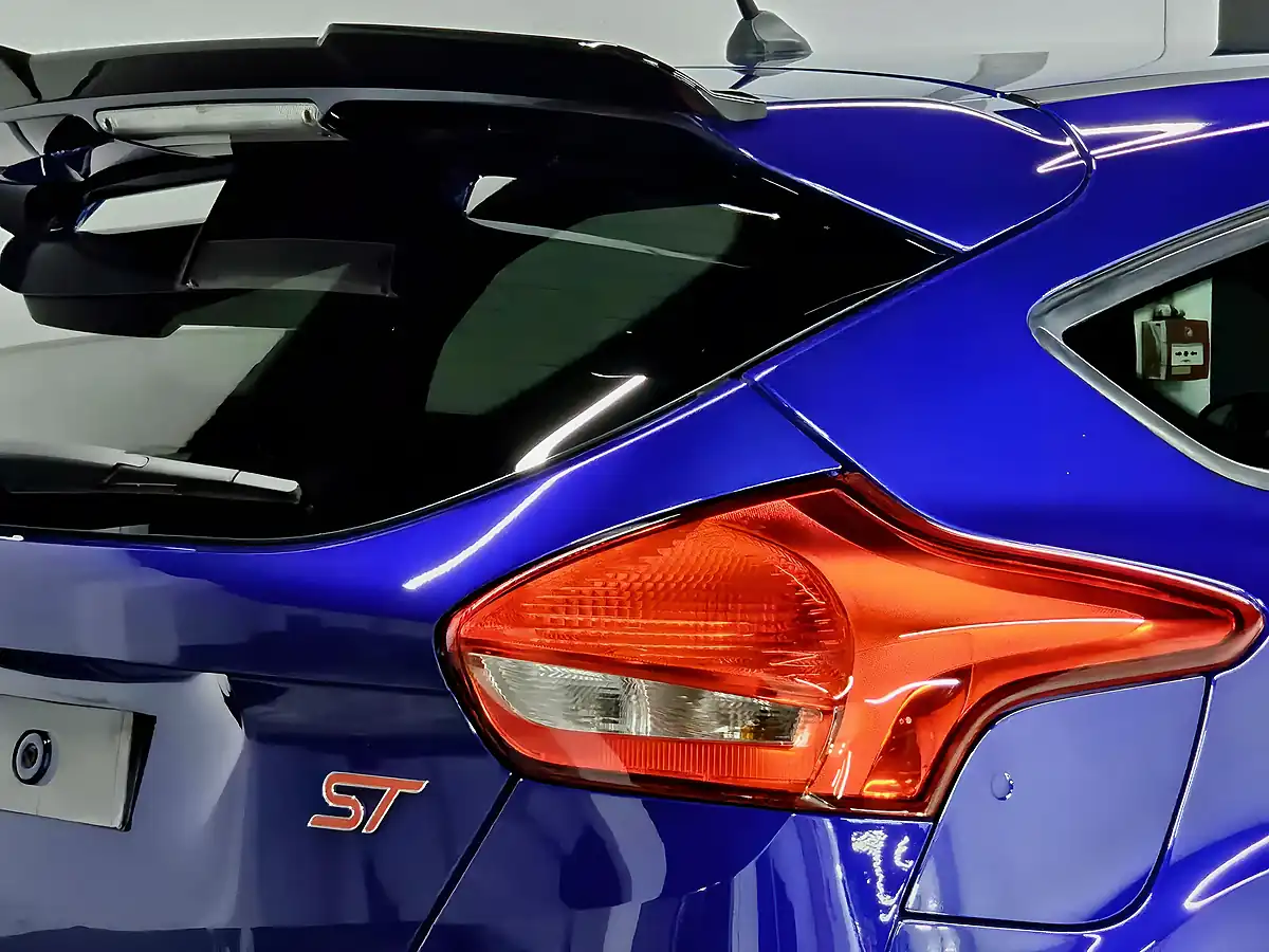 Used 2017 Ford Focus ST-3 Deep Impact Metallic Blue - Interior and Exterior details 10