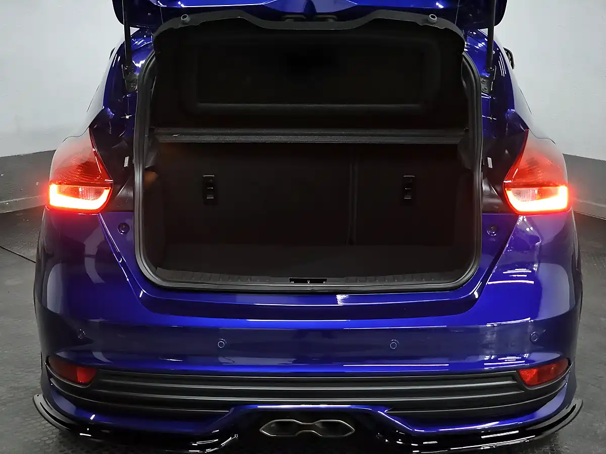 Used 2017 Ford Focus ST-3 Deep Impact Metallic Blue - Interior and Exterior details 16