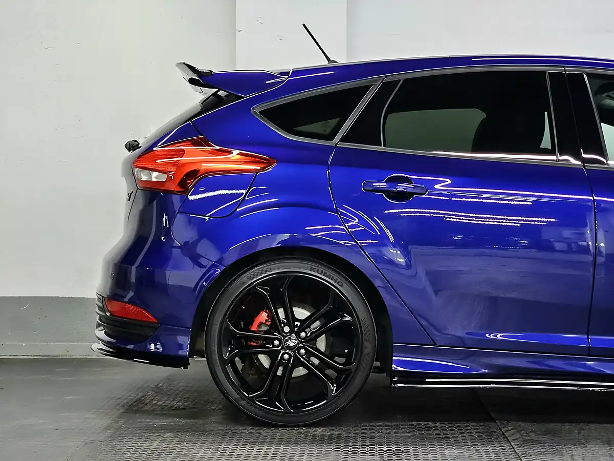 Used 2017 Ford Focus ST-3 Deep Impact Metallic Blue - Interior and Exterior details 17