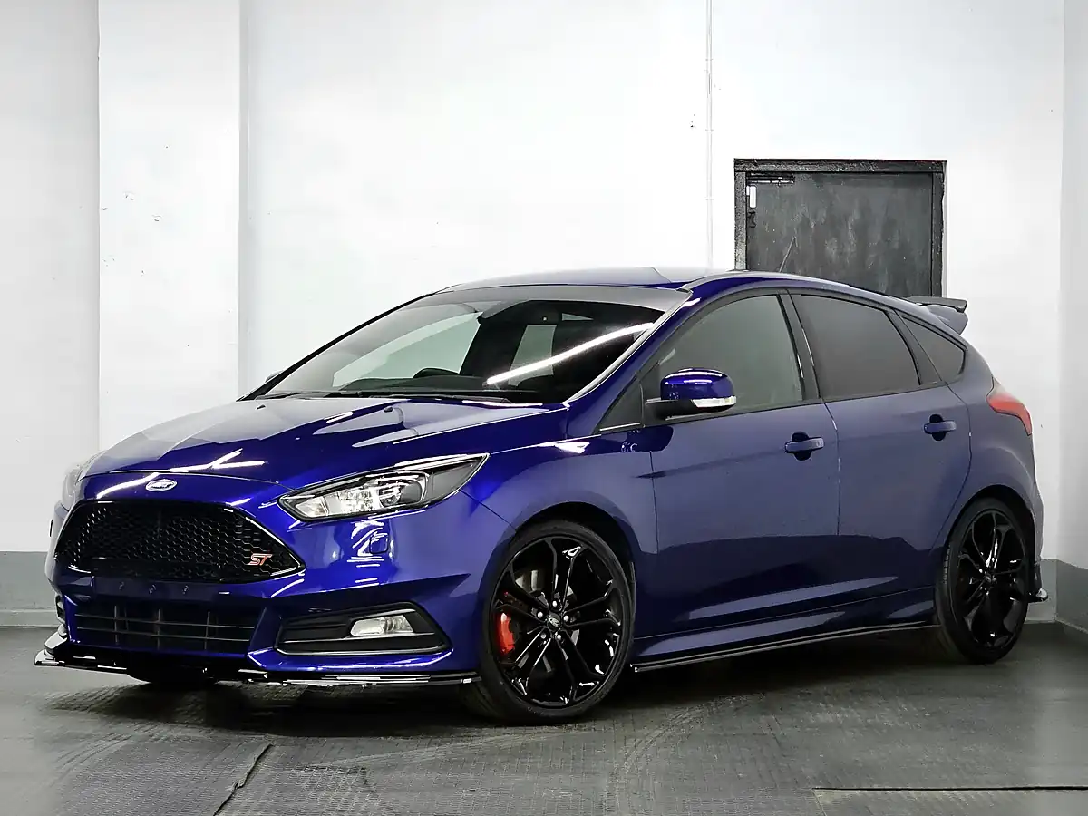 Used 2017 Ford Focus ST-3 Deep Impact Metallic Blue - Interior and Exterior details 20