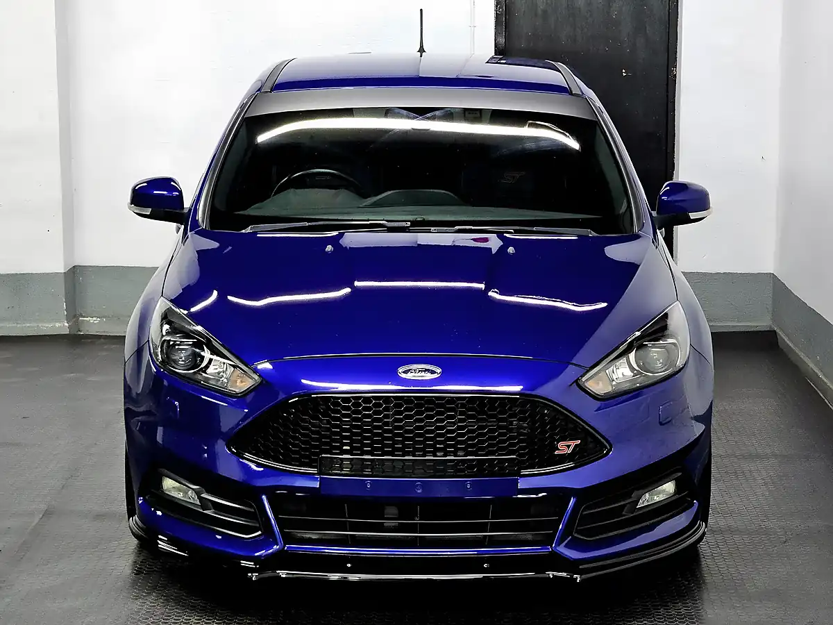 Used 2017 Ford Focus ST-3 Deep Impact Metallic Blue - Interior and Exterior details 3