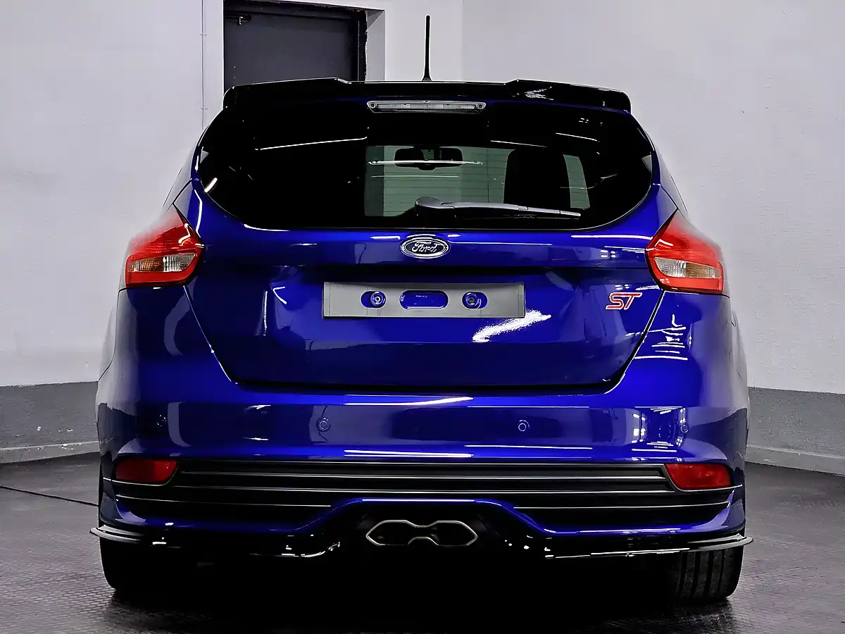 Used 2017 Ford Focus ST-3 Deep Impact Metallic Blue - Interior and Exterior details 8