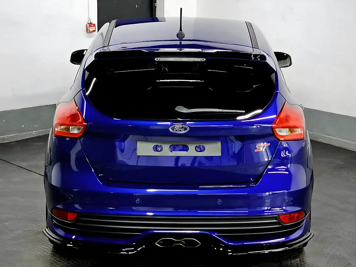 Used 2017 Ford Focus ST-3 Deep Impact Metallic Blue - Interior and Exterior details 9