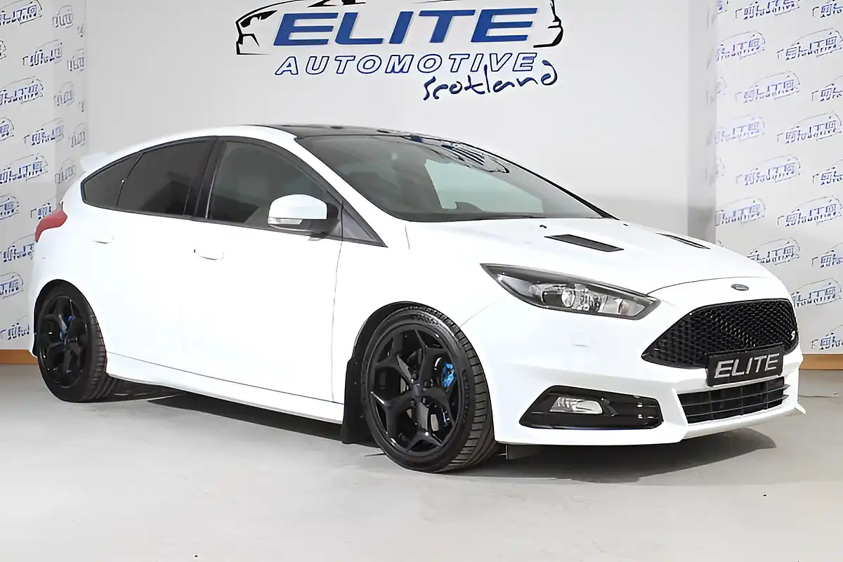 Used 2017 Ford Focus ST-3 Frozen White - Front View