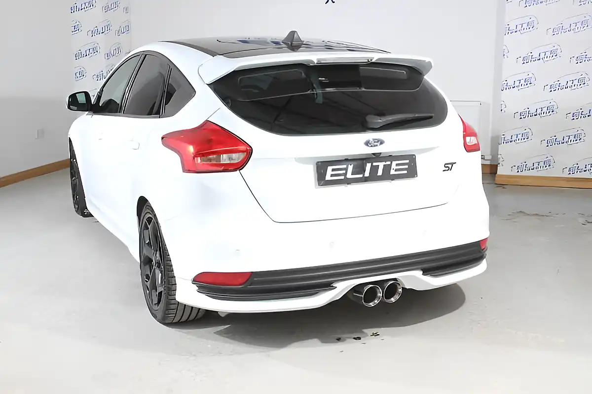 Used 2017 Ford Focus ST-3 Frozen White - Interior and Exterior details 13