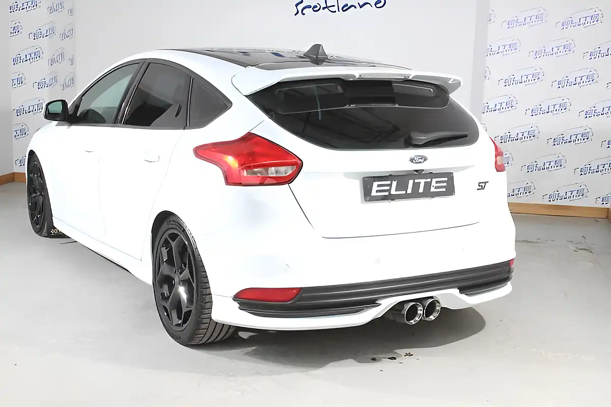 Used 2017 Ford Focus ST-3 Frozen White - Interior and Exterior details 14
