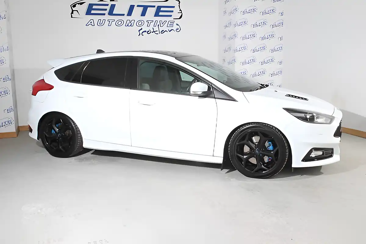 Used 2017 Ford Focus ST-3 Frozen White - Interior and Exterior details 2