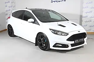 Used 2017 Ford Focus ST-3 Frozen White - Interior and Exterior details 3
