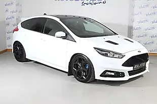Used 2017 Ford Focus ST-3 Frozen White - Interior and Exterior details 4