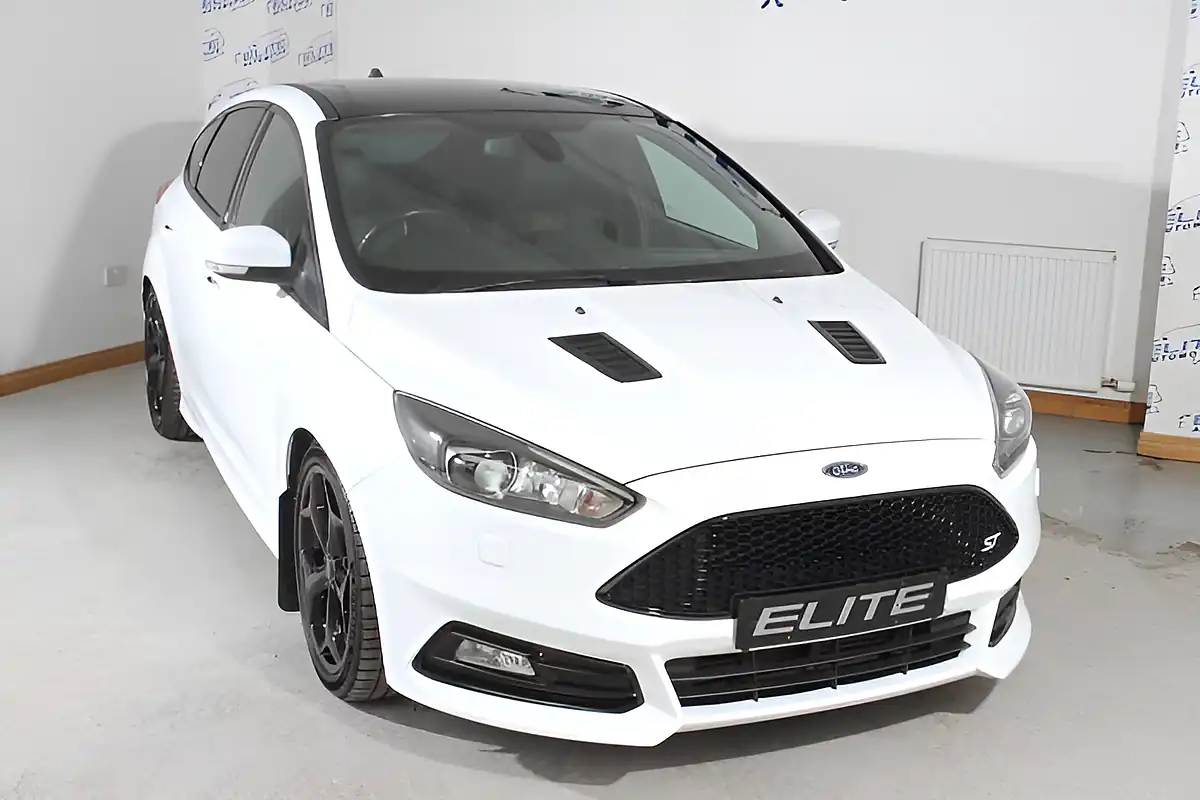 Used 2017 Ford Focus ST-3 Frozen White - Interior and Exterior details 7