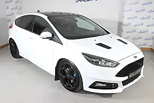 Used 2017 Ford Focus ST-3 Frozen White - Interior and Exterior details 8