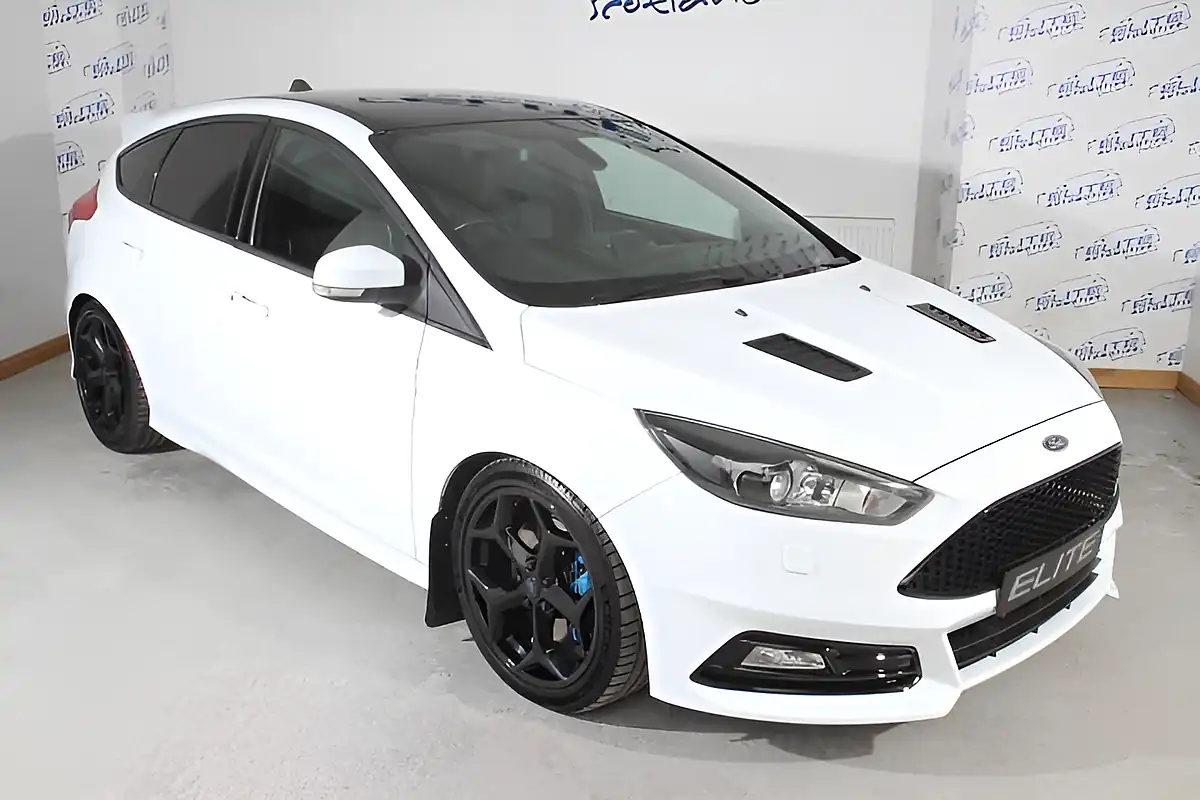 Used 2017 Ford Focus ST-3 Frozen White - Interior and Exterior details 8