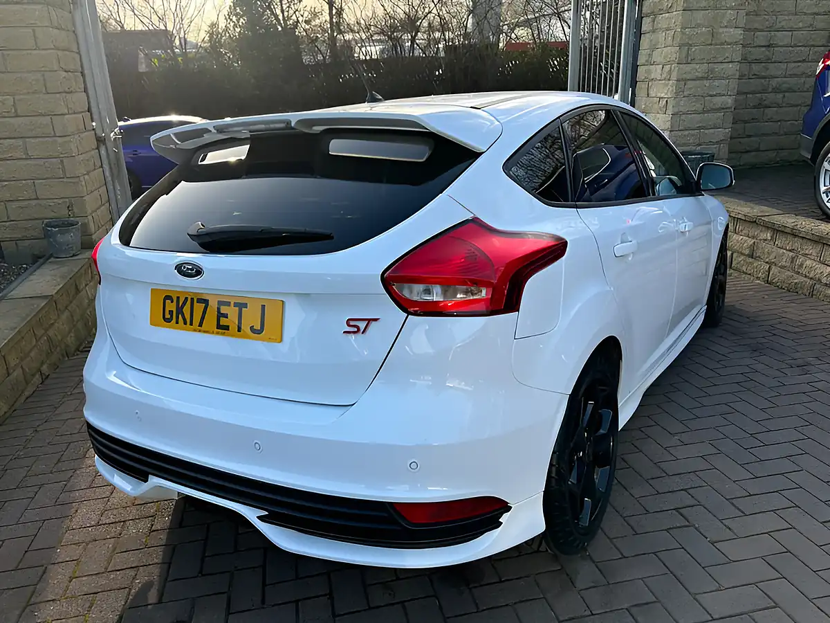 Used 2017 Ford Focus ST-3 Frozen White - Interior and Exterior details 10