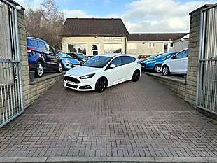 Used 2017 Ford Focus ST-3 Frozen White - Interior and Exterior details 3