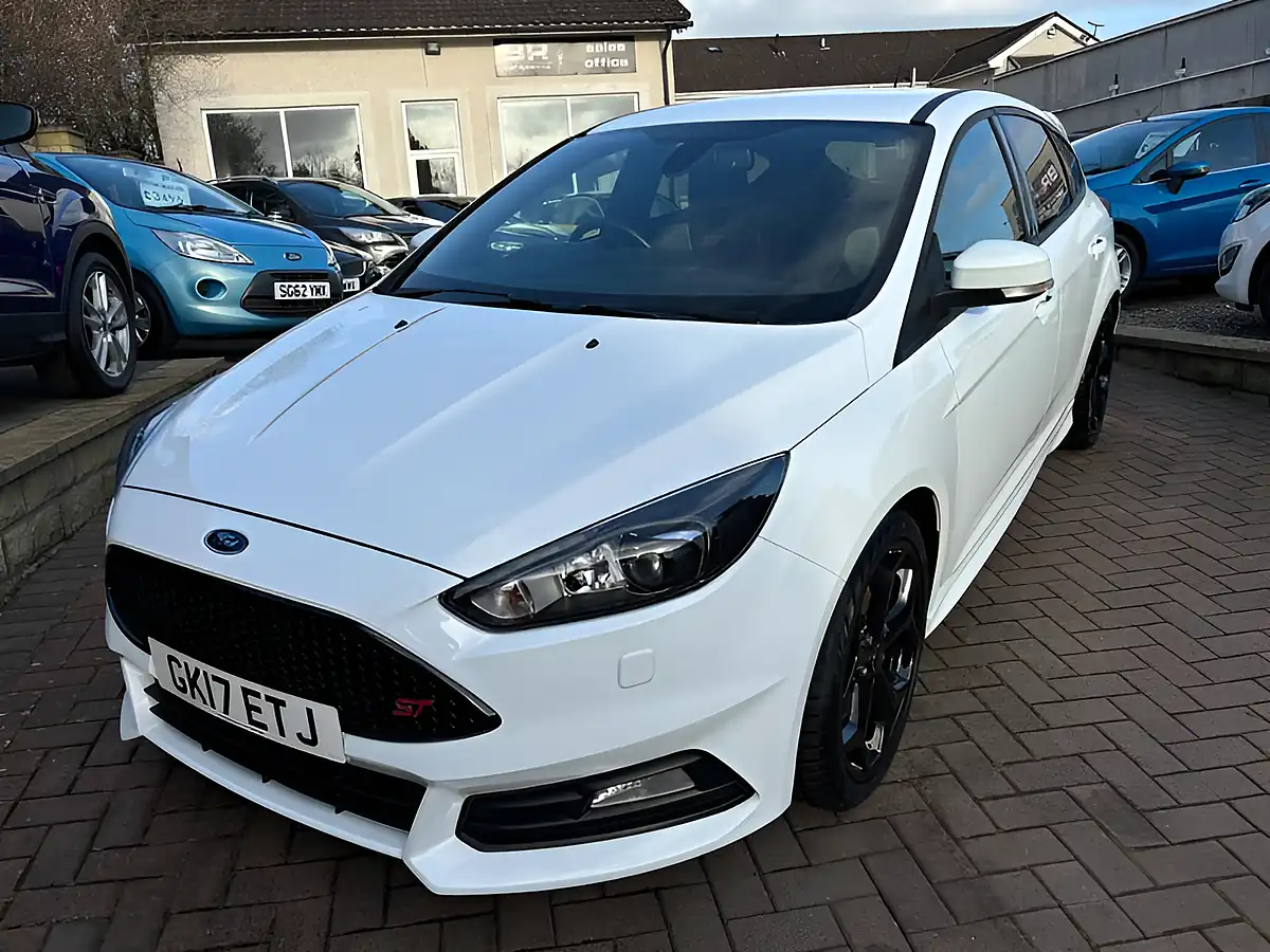 Used 2017 Ford Focus ST-3 Frozen White - Interior and Exterior details 4