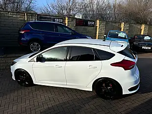 Used 2017 Ford Focus ST-3 Frozen White - Interior and Exterior details 6