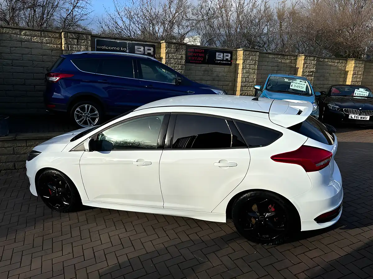 Used 2017 Ford Focus ST-3 Frozen White - Interior and Exterior details 6