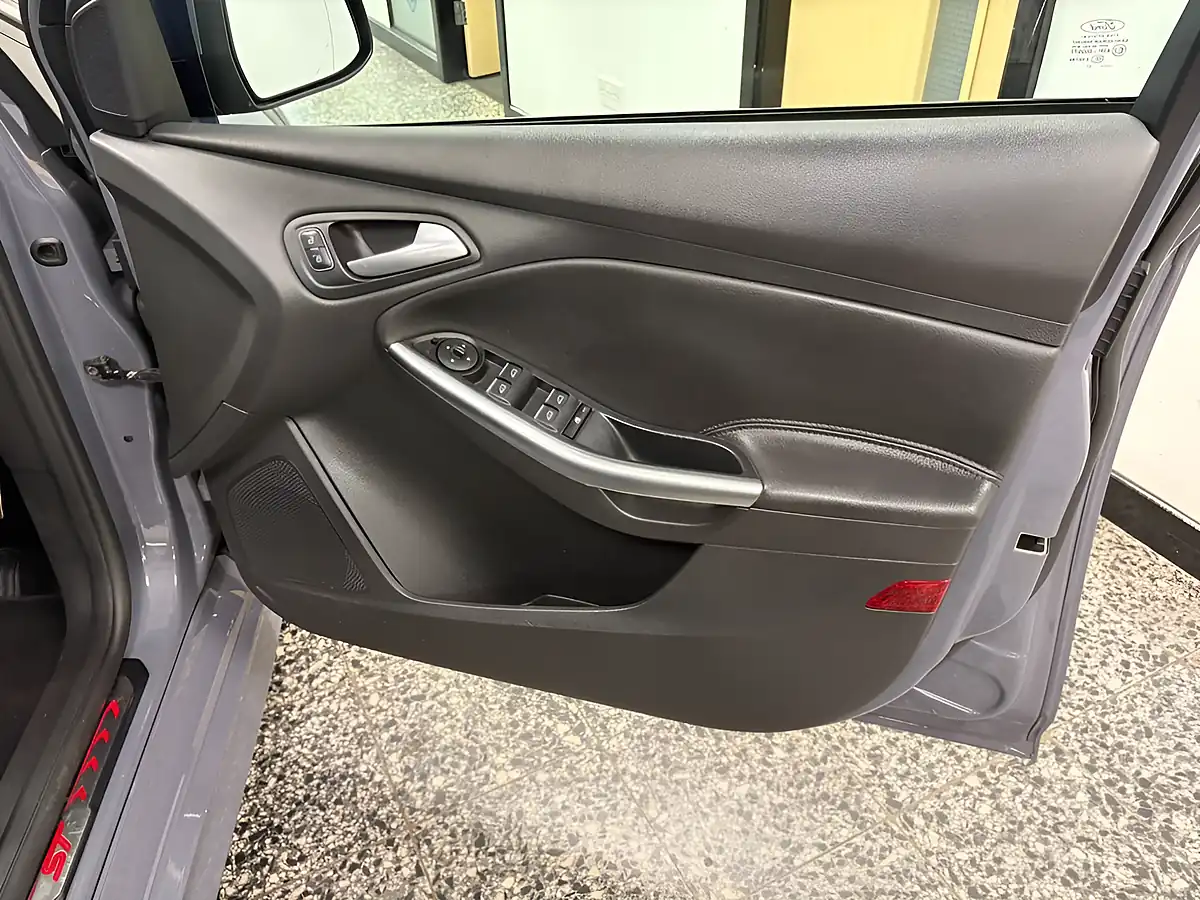 Used 2017 Ford Focus ST-3 Grey - Interior and Exterior details 16