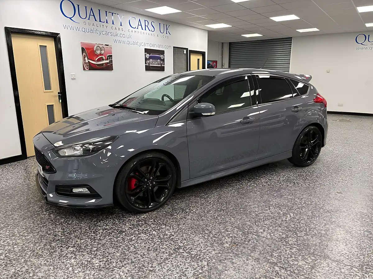 Used 2017 Ford Focus ST-3 Grey - Interior and Exterior details 3