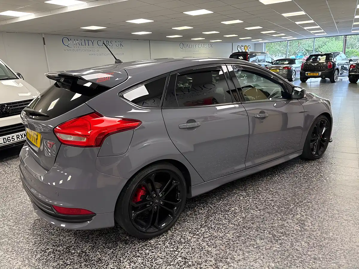 Used 2017 Ford Focus ST-3 Grey - Interior and Exterior details 9
