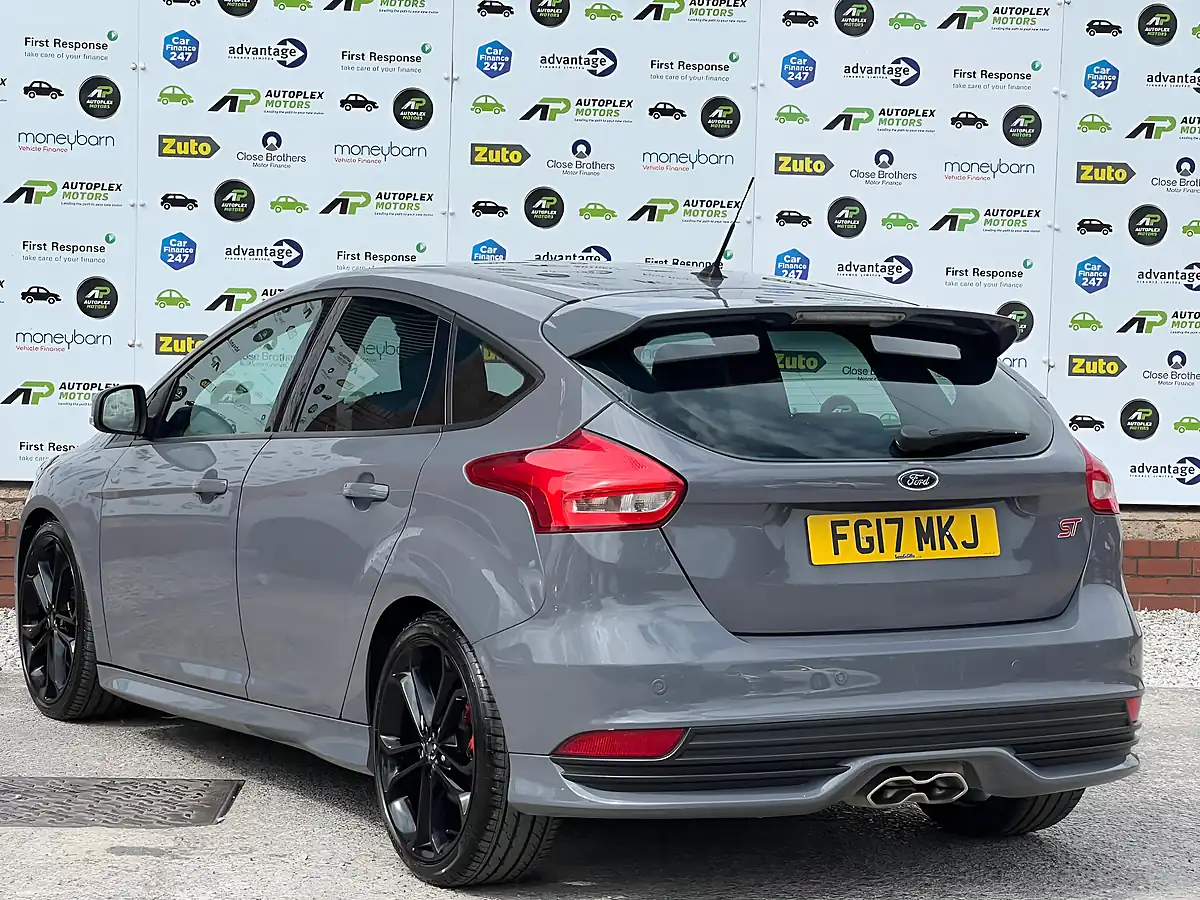 Used 2017 Ford Focus ST-3 Grey - Interior and Exterior details 10