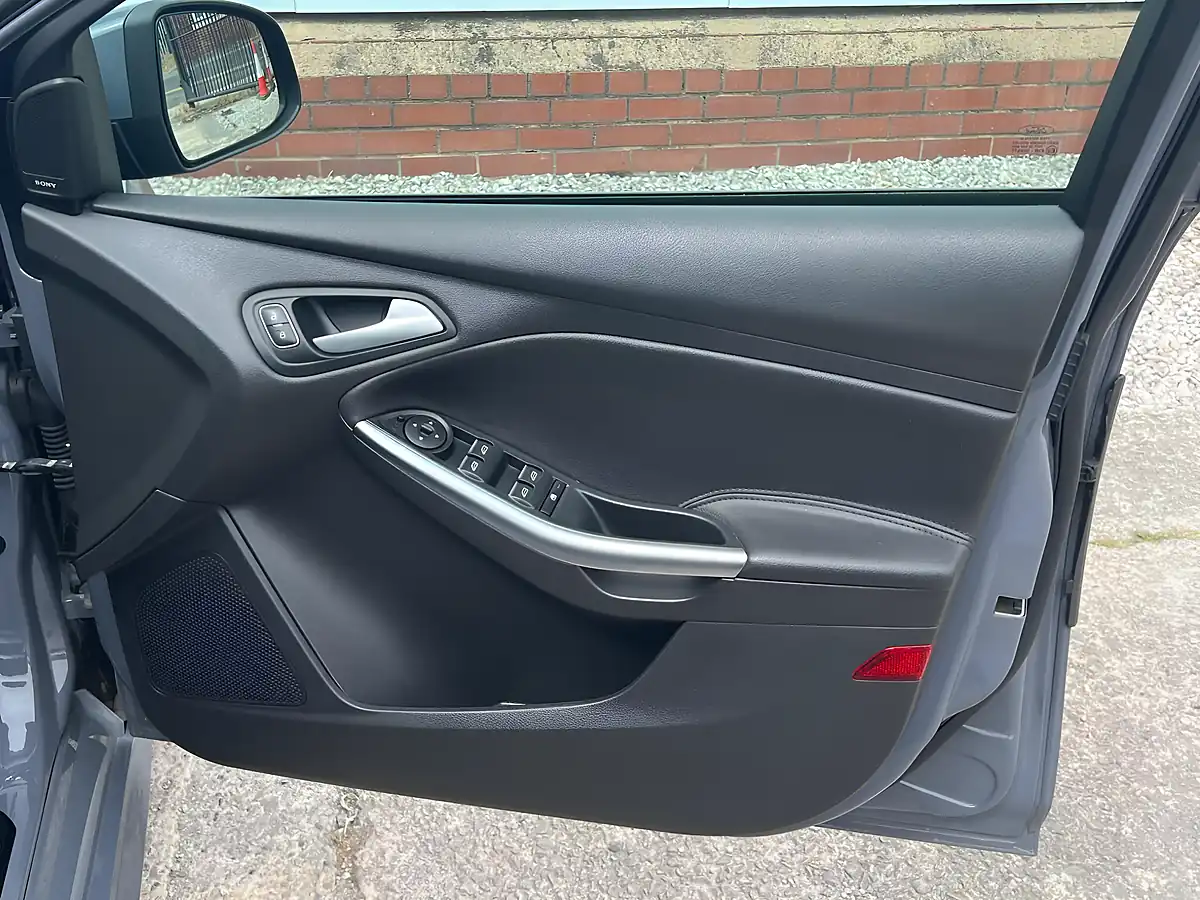 Used 2017 Ford Focus ST-3 Grey - Interior and Exterior details 19