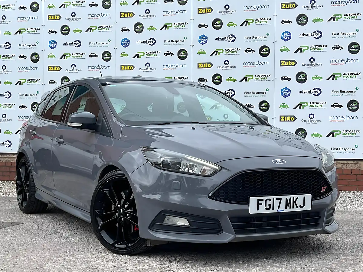 Used 2017 Ford Focus ST-3 Grey - Interior and Exterior details 3