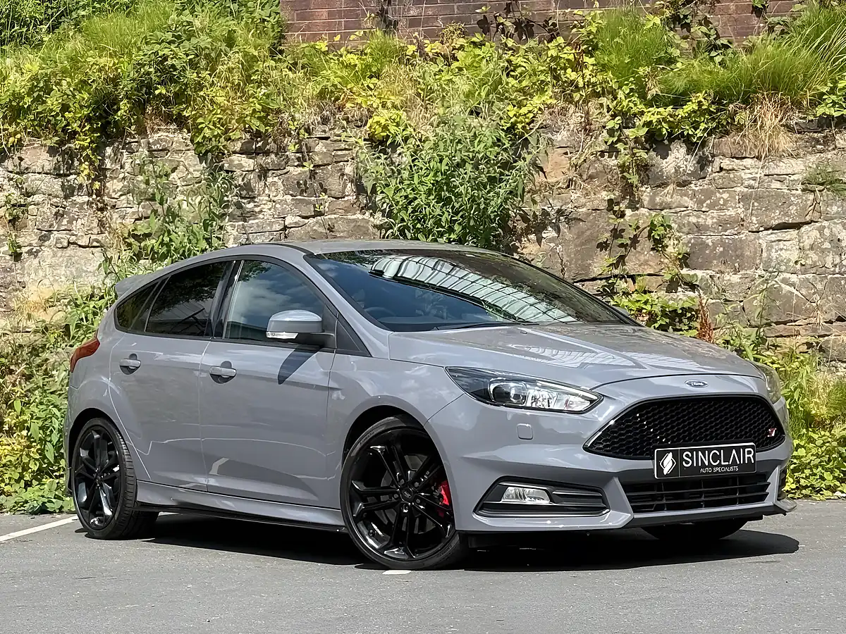 Used 2017 Ford Focus ST-3 Grey - Front View