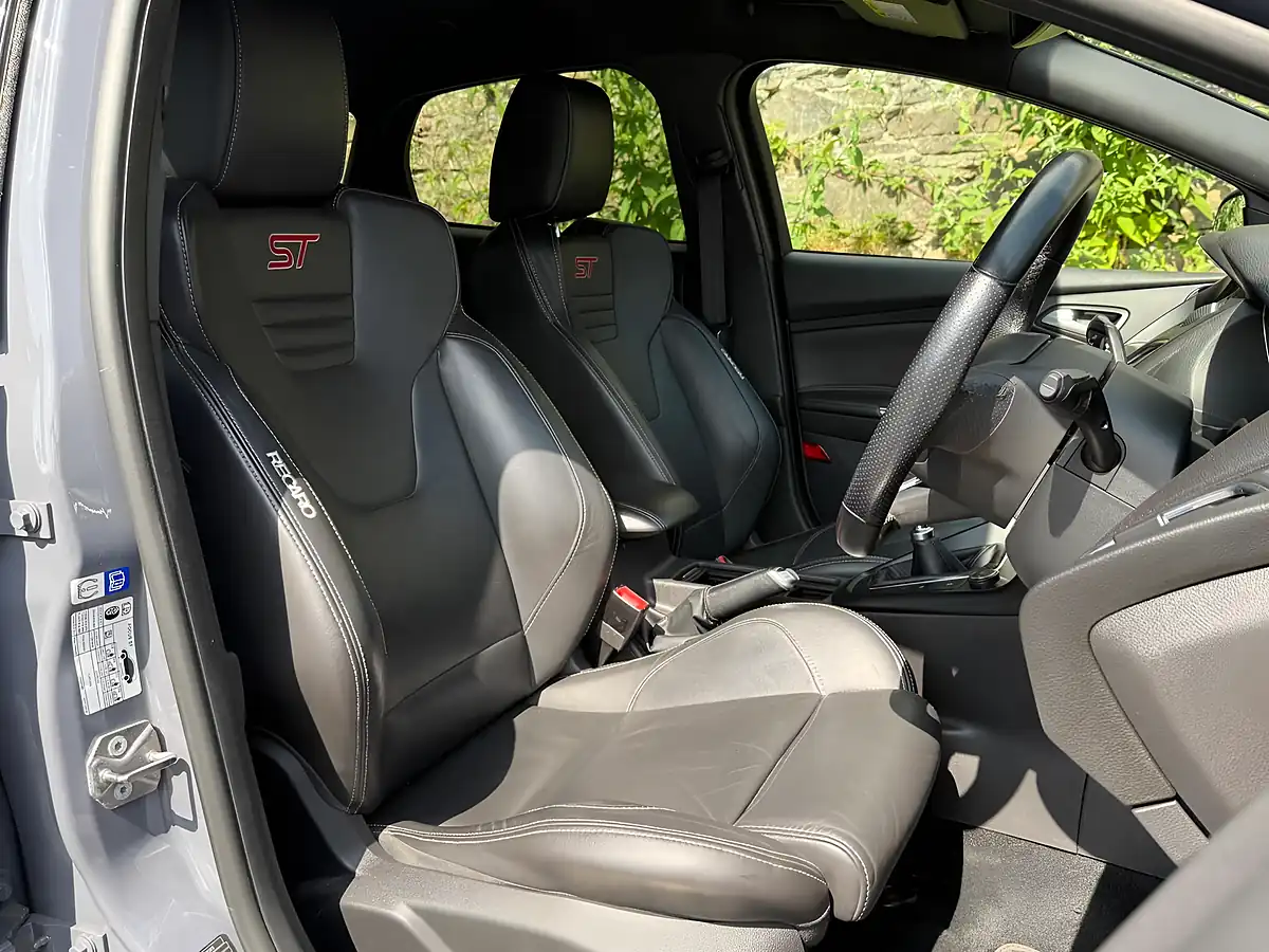 Used 2017 Ford Focus ST-3 Grey - Interior and Exterior details 10