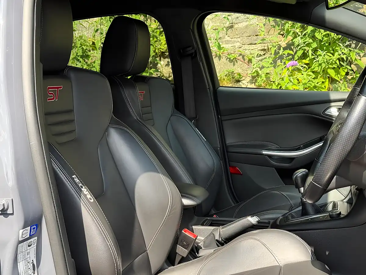Used 2017 Ford Focus ST-3 Grey - Interior and Exterior details 11