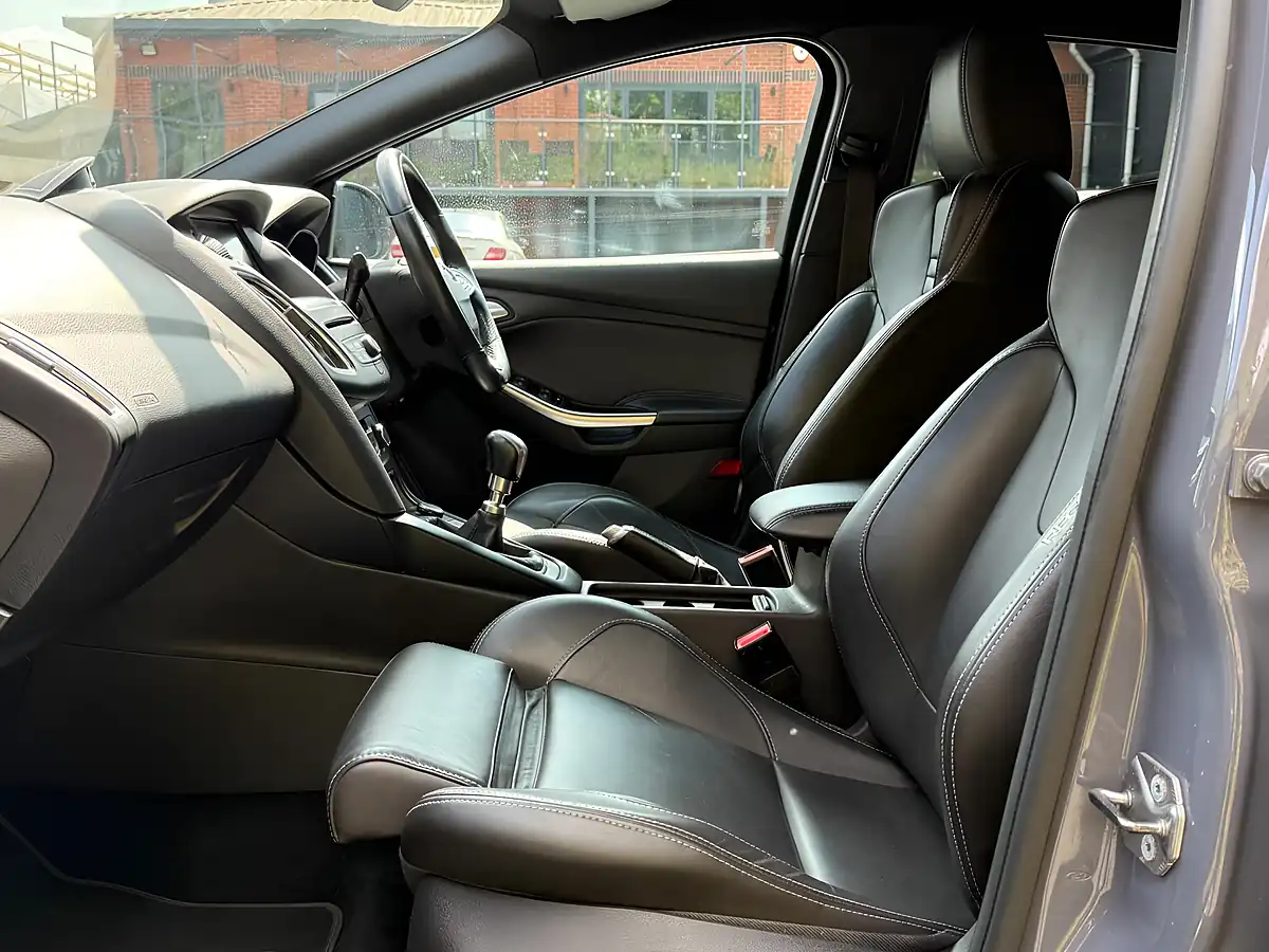 Used 2017 Ford Focus ST-3 Grey - Interior and Exterior details 19