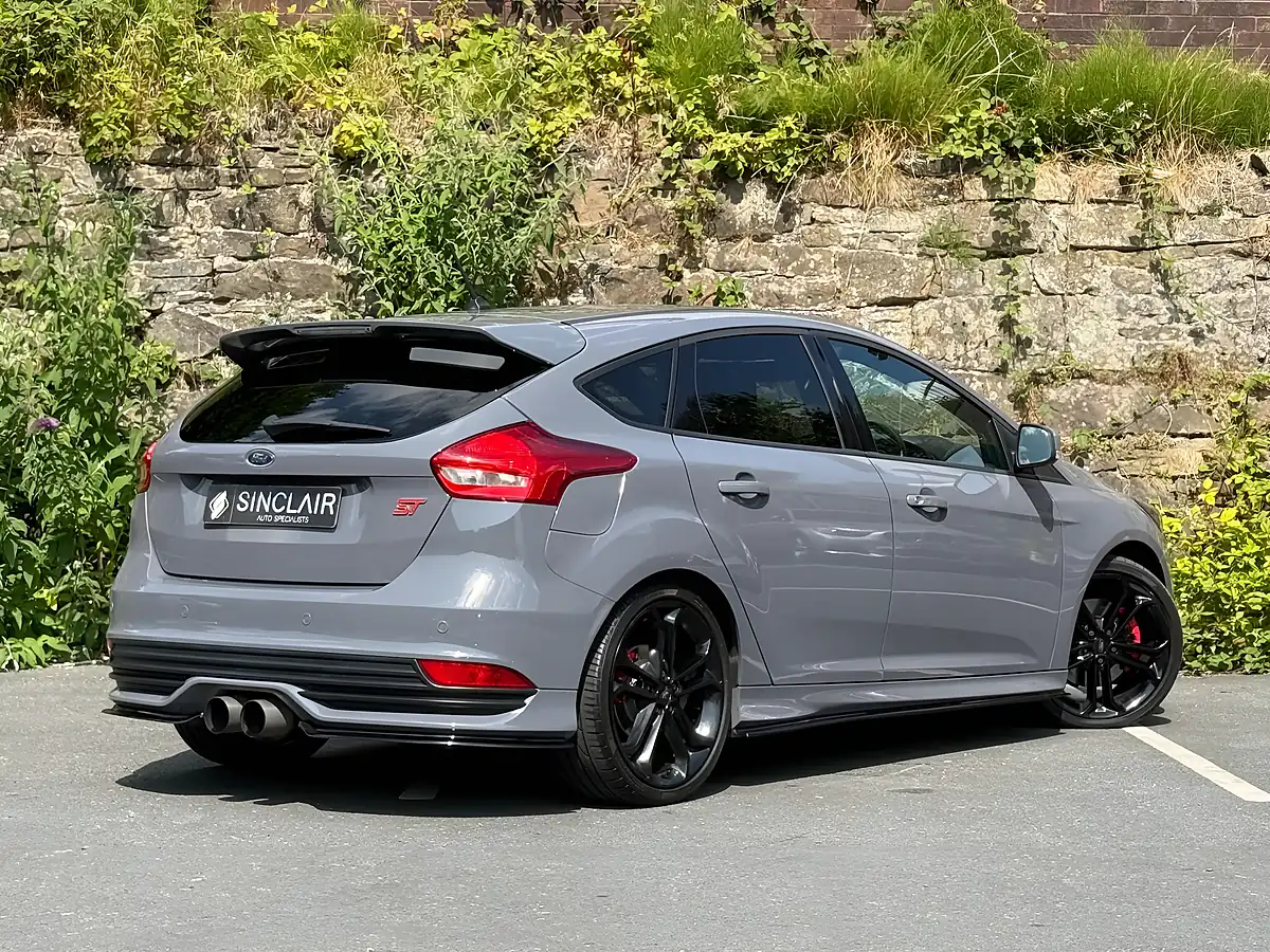 Used 2017 Ford Focus ST-3 Grey - Interior and Exterior details 5