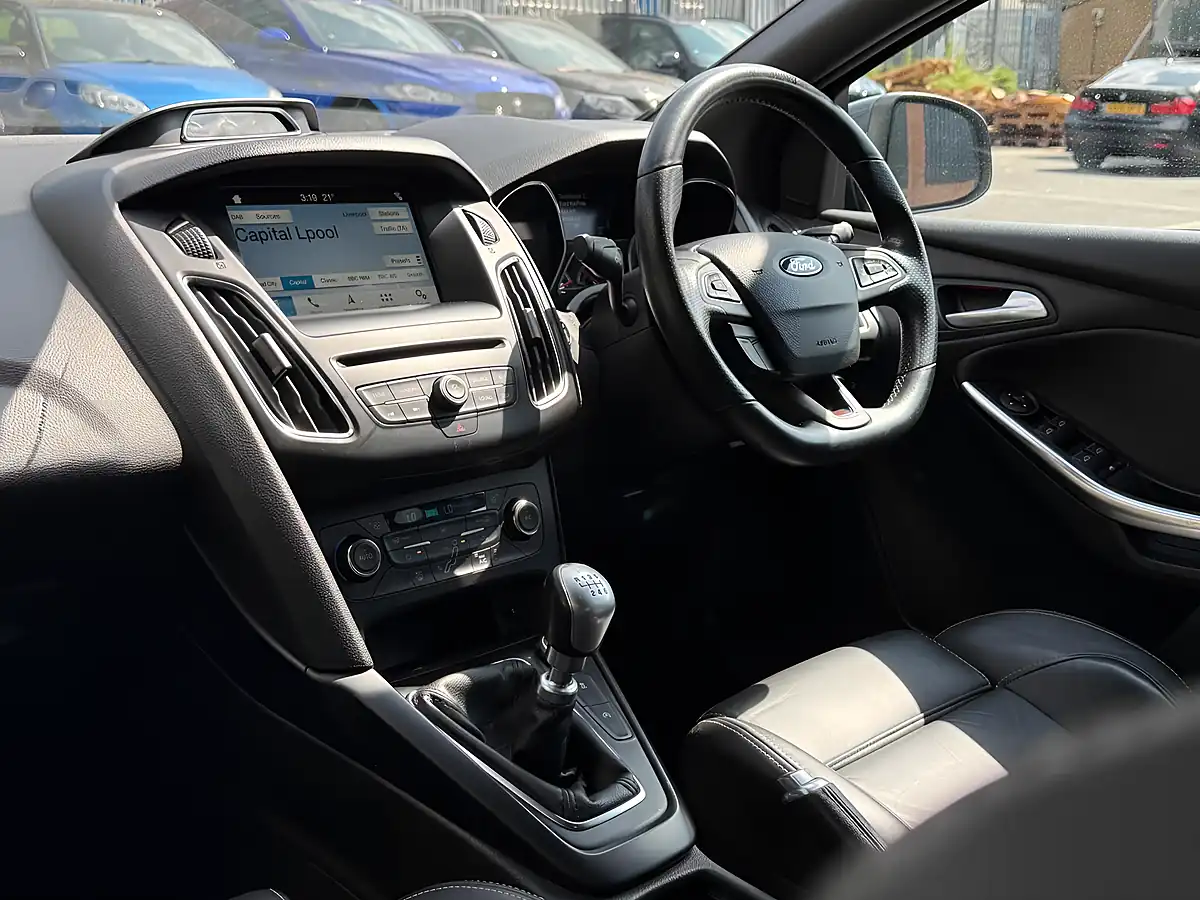 Used 2017 Ford Focus ST-3 Grey - Interior and Exterior details 9