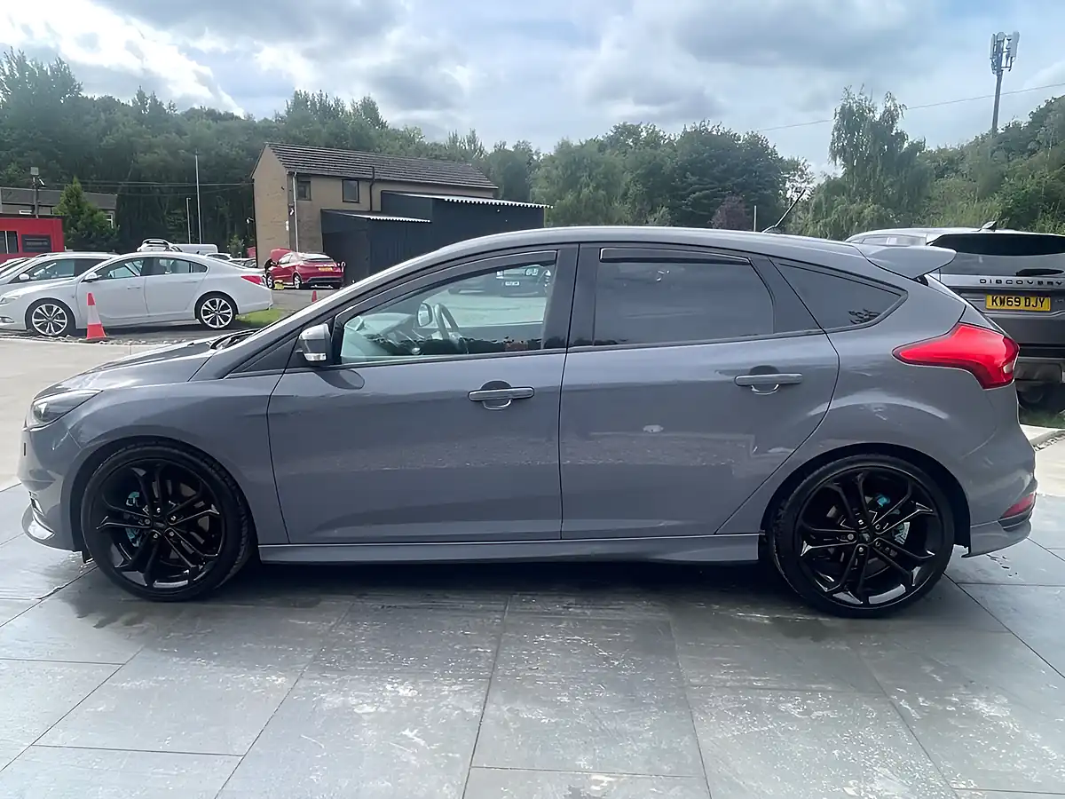 Used 2017 Ford Focus ST-3 Grey - Interior and Exterior details 12